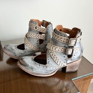 Freebird- Saphire Bootie in Ice Multi